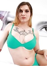 Cassidy Quinn Gives Hot Handjob
